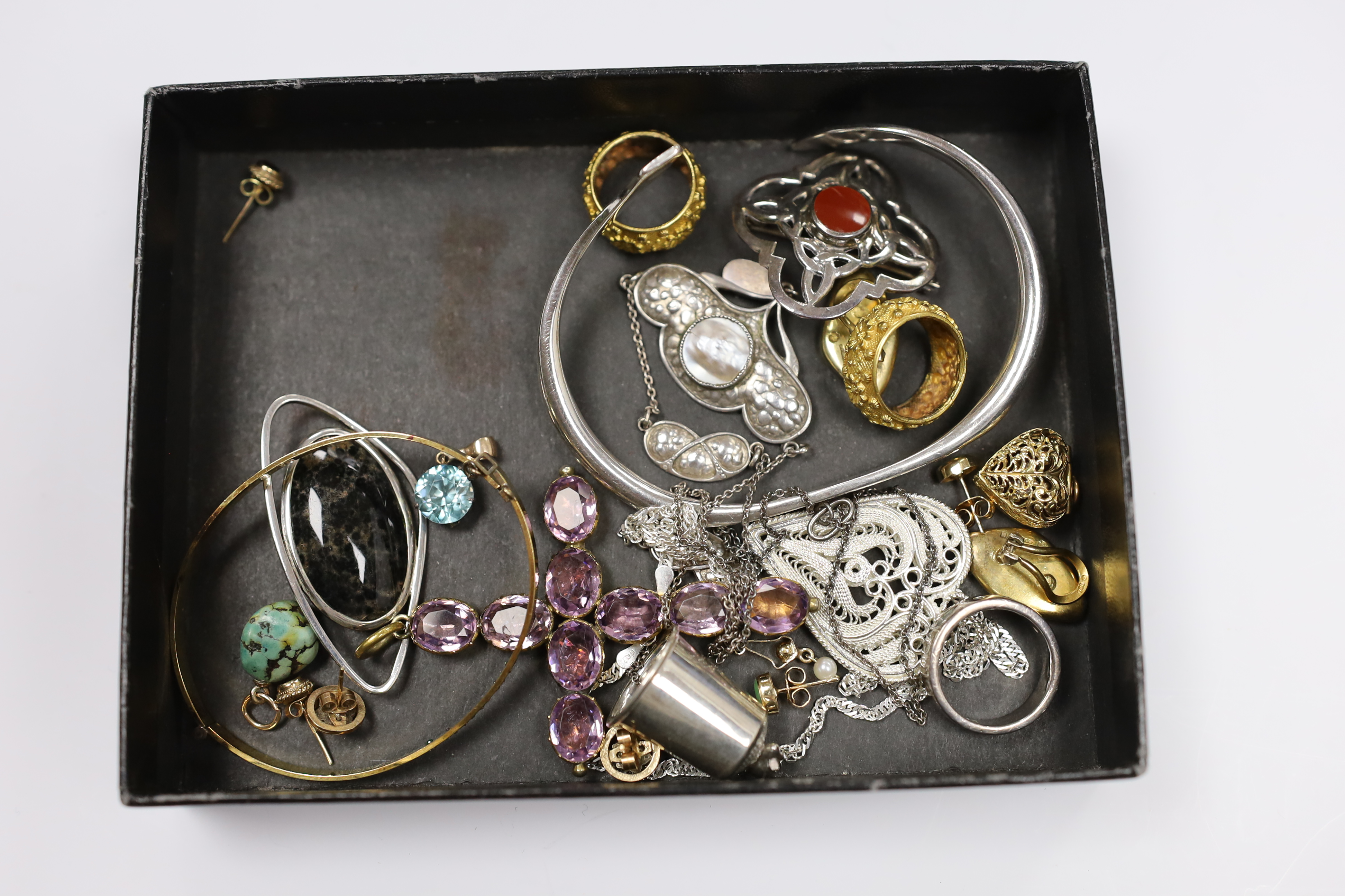 A small quantity of assorted jewellery, including white metal bangle, a silver gilt 'Dearest' bangle, silver thimble with mouse surmount, silver ring, an Art Nouveau style Queensway sterling and mother of pearl set drop
